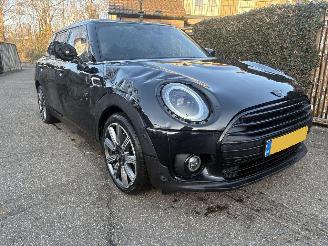 Schadeauto Mini Clubman 1.5 TSI AUTOMAAT -LEER- PANORAMA 140 PK 2023/10