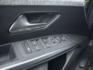 Peugeot e-3008 E-GT Avantage 210 73 kWh picture 18