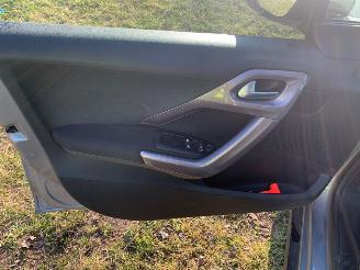 Peugeot 2008 1.2 Vti 12V PureTech 82 MPV  Benzine 1.199cc 60kW (82pk) picture 13