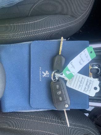 Peugeot 2008 1.2 Vti 12V PureTech 82 MPV  Benzine 1.199cc 60kW (82pk) picture 23