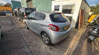 Peugeot 208 1.6 picture 3