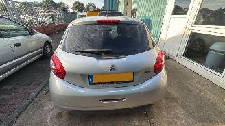 Peugeot 208 1.6 picture 4