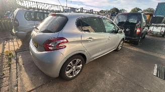 Peugeot 208 1.6 picture 5