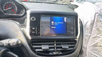 Peugeot 208 1.6 picture 8