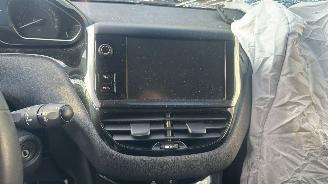 Peugeot 208 1.6 picture 9