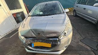 Peugeot 208 1.6 picture 7