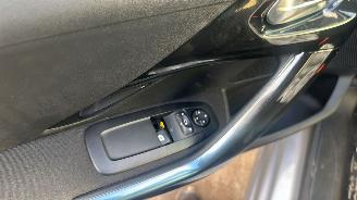 Peugeot 208 1.6 picture 13