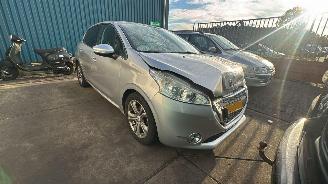 Peugeot 208 1.6 picture 6