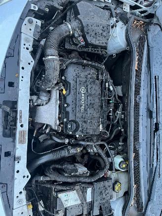 Opel Astra 1.4 Turbo 16V Hatchback 4Dr Benzine 1.364cc 88kW (120pk) FWD 2010-10/2015-10 (PD6EU; PE6EC; PE6EU; PF6EC; PF6EU) A14NET picture 25