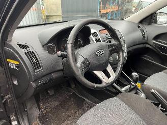 Kia Cee d 1.4 CVVT 16V Combi/o  Benzine 1.396cc 77kW (105pk) FWD 2010-10/2012-12 (EDF5PN; EDF5PO) G4FA picture 13