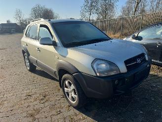 Damaged car Hyundai Tucson 2.0 16V CVVT 4x2 SUV  Benzine 1.975cc 104kW (141pk) FWD 2004-08/2010-12 (JMAD) G4GC 2007/1