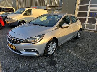 uszkodzony samochody osobowe Opel Astra 1.0 Online Edition 2017/8