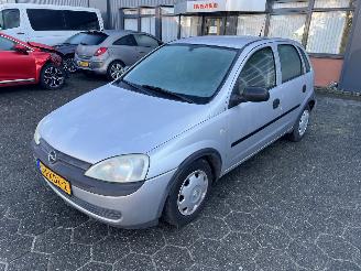 uszkodzony samochody osobowe Opel Corsa -C 2001/3