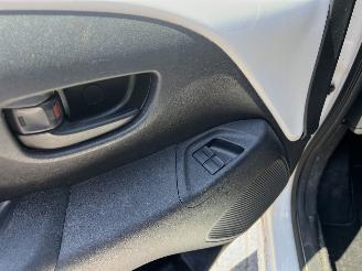 Peugeot 108 1.0 e-VTi Active picture 10