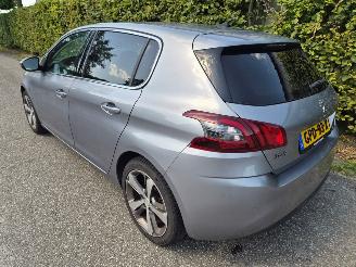 Peugeot 308 1.2 12V e-THP PureTech 130 picture 3
