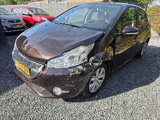 Peugeot 208  picture 2