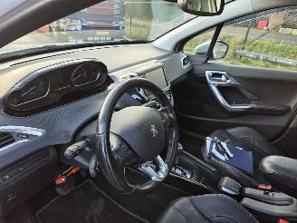 Peugeot 2008 1.2 PureTech Allure picture 7