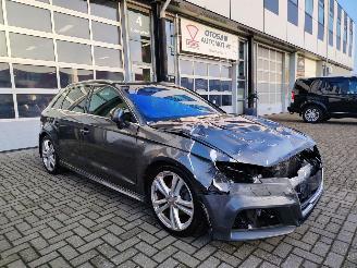 Voiture accidenté Audi A3 SPORTBACK 30 TFSI 3x S-Line DSG LEER NAVI DRIVE-SELECT 2018/10