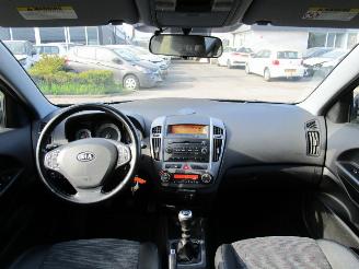 Kia Cee d 1.6 picture 8