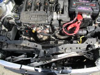 Peugeot 208 1.2 picture 8