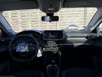 Peugeot 208  picture 6