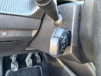 Peugeot 208  picture 17