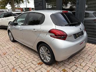 Peugeot 208 1.2 PureTech Style 5 deurs | Navi Lm-velgen Pdc picture 3