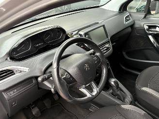 Peugeot 208 1.2 PureTech Style 5 deurs | Navi Lm-velgen Pdc picture 16