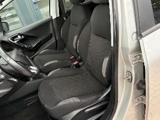 Peugeot 208 1.2 PureTech Style 5 deurs | Navi Lm-velgen Pdc picture 15