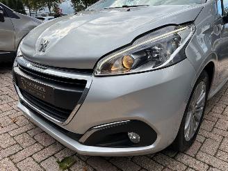 Peugeot 208 1.2 PureTech Style 5 deurs | Navi Lm-velgen Pdc picture 10