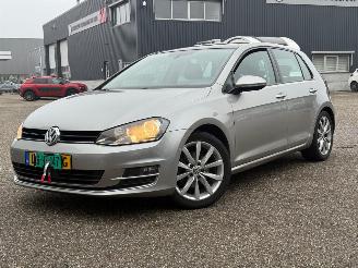 Schadeauto Volkswagen Golf Volkswagen Golf 1.4 TSI PANO/KEY-LESS Connected Series 2016/3