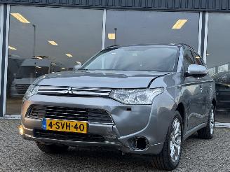 krockskadad bil auto Mitsubishi Outlander 2.0 PHEV instyle NAP 2013/12