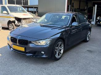 uszkodzony samochody osobowe BMW 3-serie 320i AUTOMAAT NAP XENON 2012/6