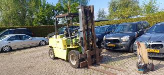 krockskadad bil overig Alle  heftruck 4000kg  clark 1993/7