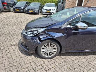 Peugeot 208 1.6 hdi  101pk  clima navi picture 4