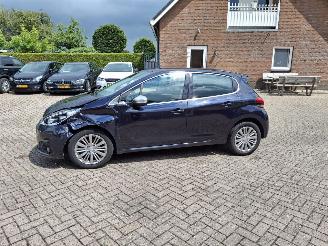 Peugeot 208 1.6 hdi  101pk  clima navi picture 3