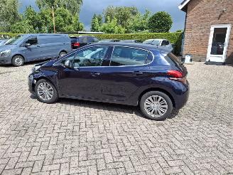 Peugeot 208 1.6 hdi  101pk  clima navi picture 2