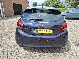 Peugeot 208 1.6 hdi  101pk  clima navi picture 8