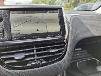 Peugeot 208 1.6 hdi  101pk  clima navi picture 10