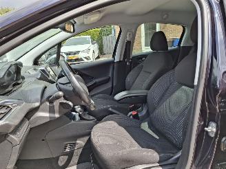 Peugeot 208 1.6 hdi  101pk  clima navi picture 12