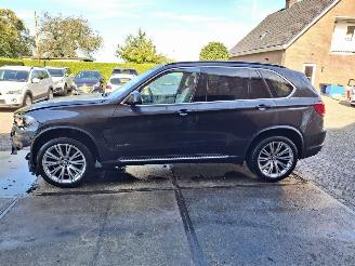 Damaged car BMW X5 2.0 hybride   x drive  pano   255kw 2015/11