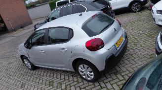 Citroën C3 1.2 i  82pk  navi clima picture 3