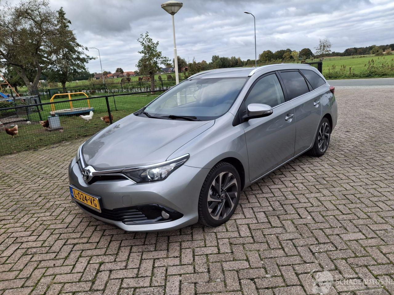 Toyota Auris 1.6 diesel   navi clima