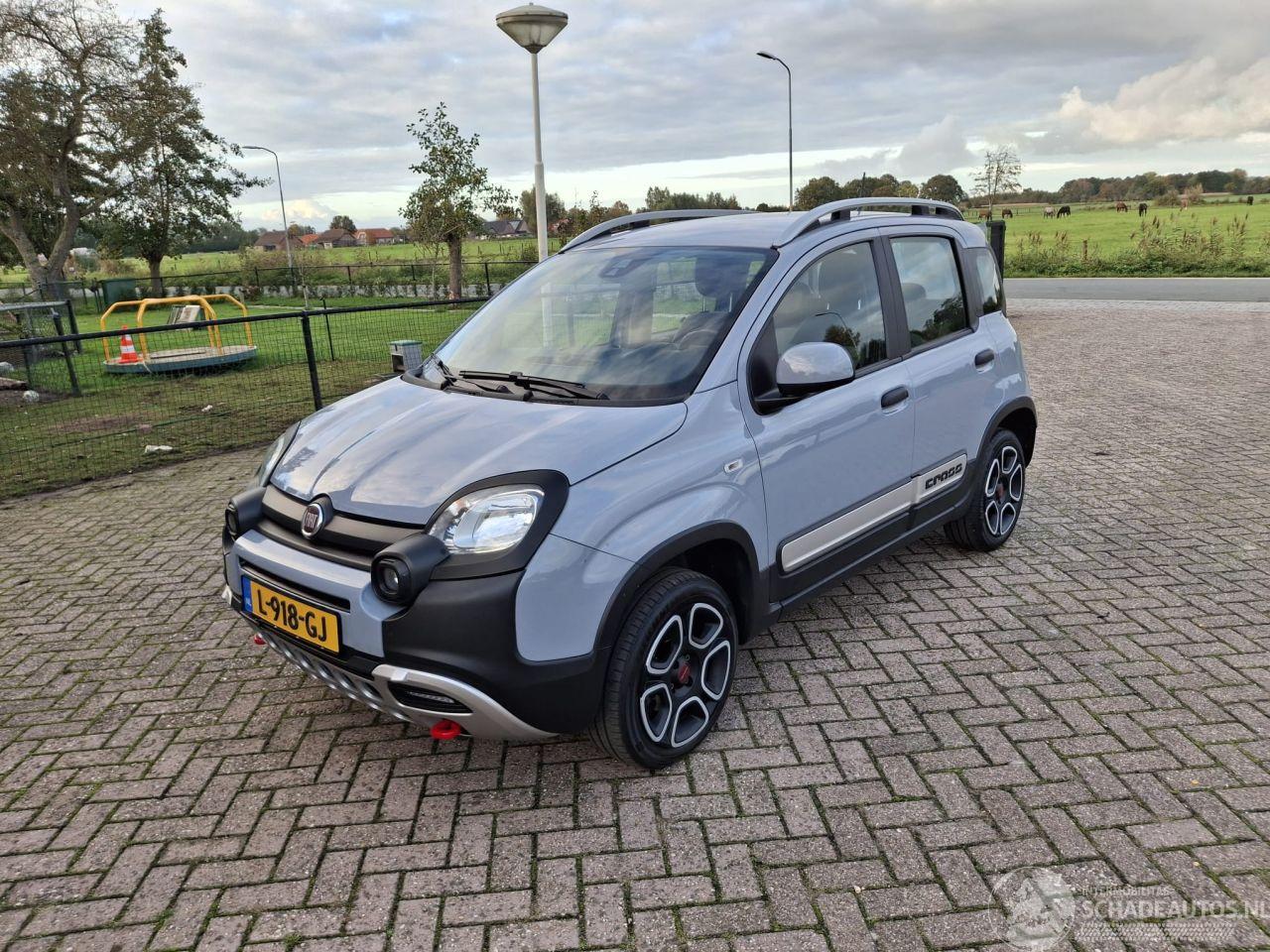 Fiat Panda 1.0 hybrid  cross   52kw  navi clima