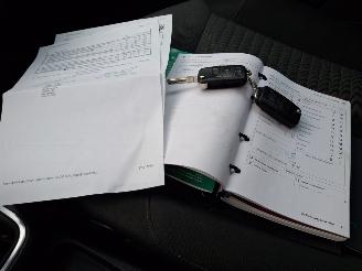 damaged passenger cars Volkswagen Polo 1.4i  86pk   5drs airco 2010/1