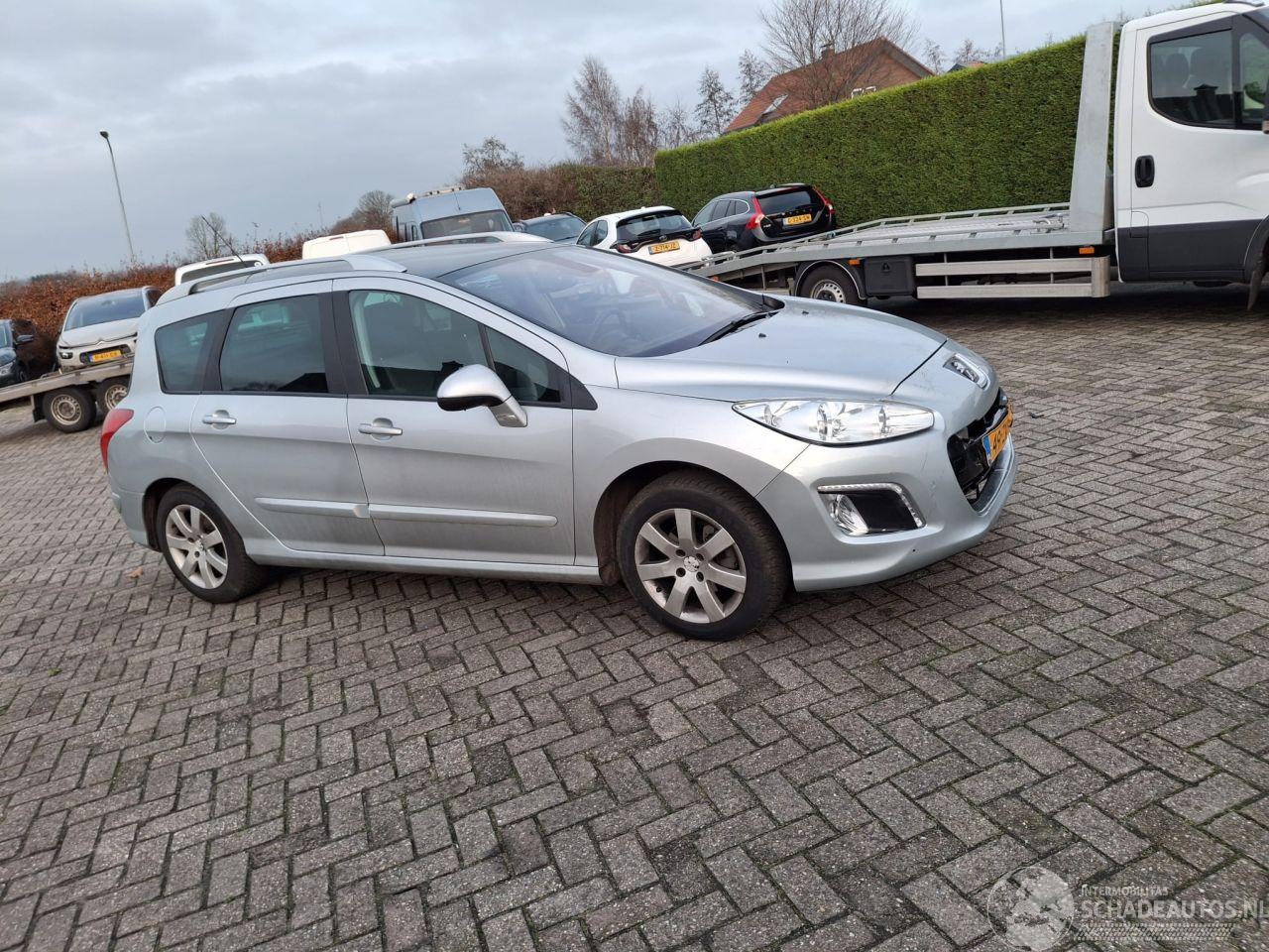 Peugeot 308 1.6 vti  88kw    pano navi  clima