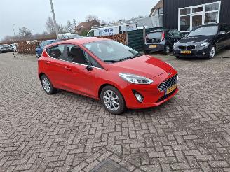 Vaurioauto  passenger cars Ford Fiesta 1.0i   101pk   titanium  automaat    navi clima 2018/10