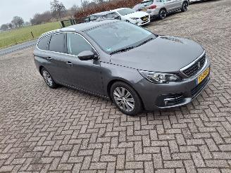Schadeauto Peugeot 308 1.6 hdi automaat pano    navi   120pk 2018/9