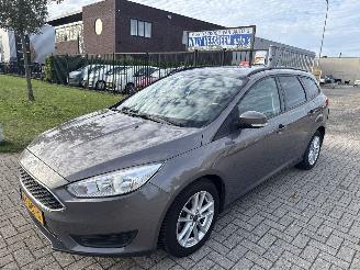 krockskadad bil auto Ford Focus 1.0 TREND EDITION LICHTE SCHADE! BOUWJAAR 2015  3900 EURO 2015/11