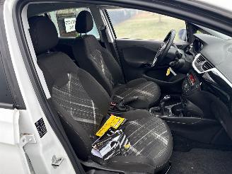 Opel Corsa 1.4 AUTOMAAT COLOR EDITION RIJDBAAR BOUWJAAR 2015  3750 EURO picture 9